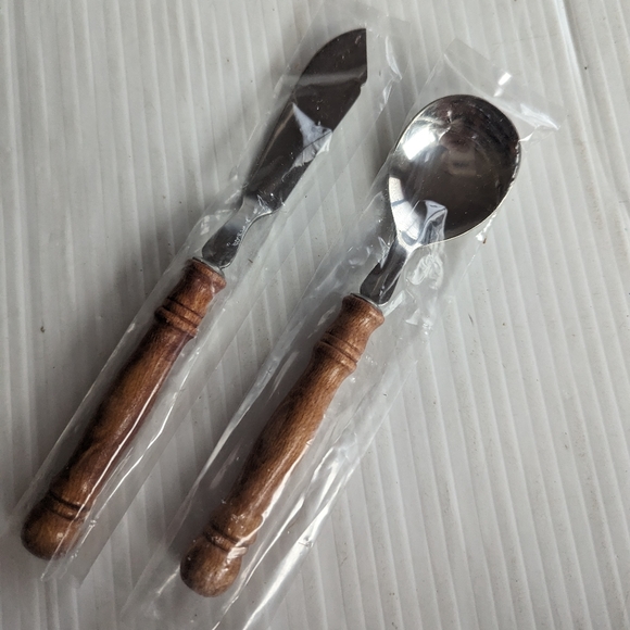 Old Homestead Style Wooden Handle Stainless Steel Flatwear - Picture 3 of 10